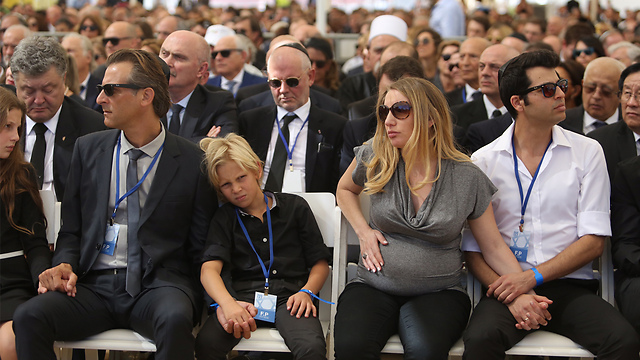 Other members of Peres's family (Photo: Gil Yohanan)