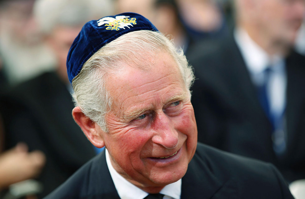 Prince Charles, hatted in a kippa bearing his coat of arms, attending Shimon Peres's funeral in Jerusalem (Photo: AFP) (Photo: AFP)