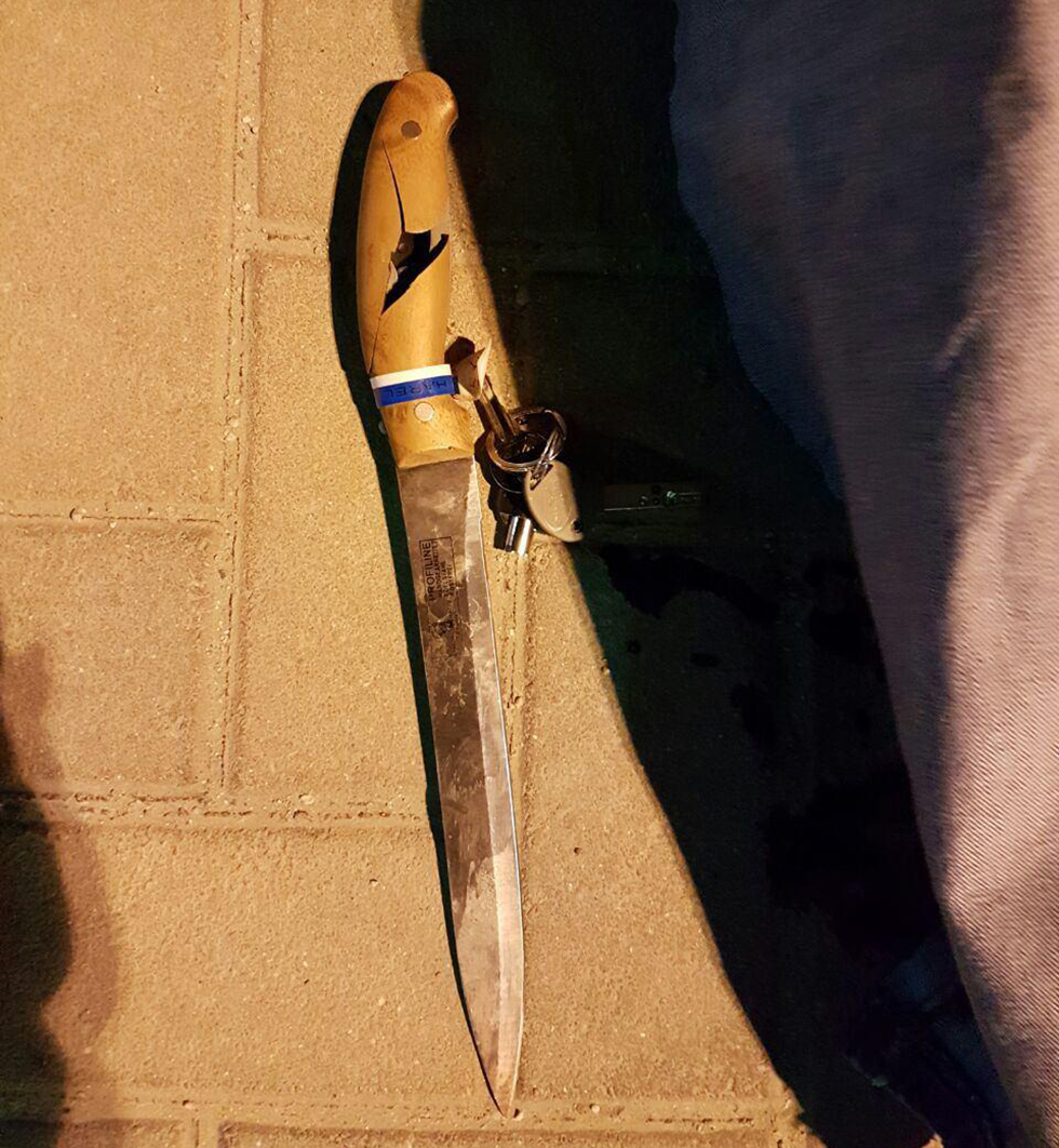 The knie used in the stabbing attack. (Photo: Israel Police)