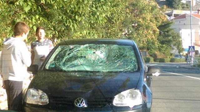 המכונית שפגעה בחיים אקר בבוסניה  ()