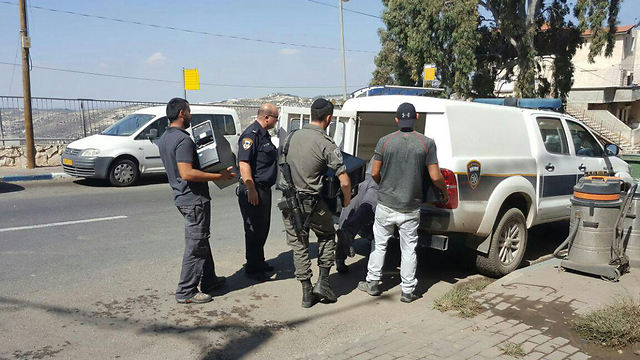 The Shin Bet and police raid institution affiliated with the Islamic Movement
