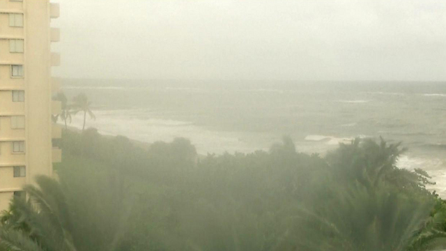 הסופה מגיעה לחופי פלורידה (צילום: רויטרס) (צילום: רויטרס)