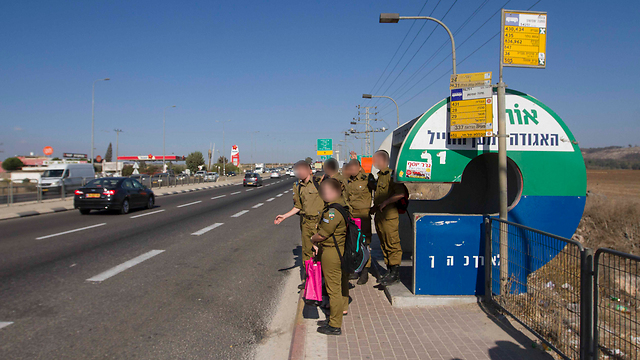תחנת האוטובוס בצומת טורעאן שבה אמור היה להתבצע הפיגוע (צילום: עידו ארז) (צילום: עידו ארז)