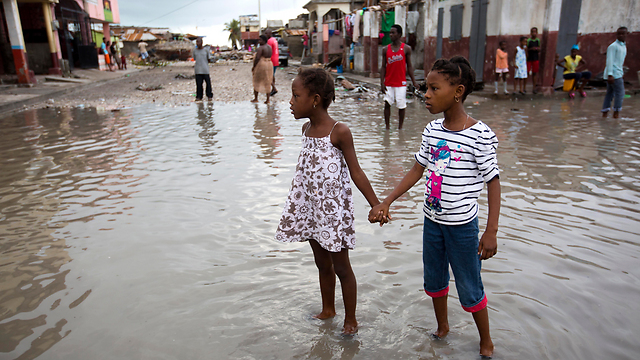 הצפות שגרם הוריקן "מת'יו" בהאיטי (צילום: AP) (צילום: AP)