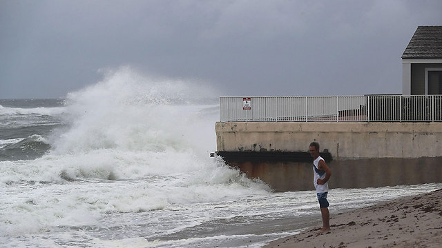 מתכוננים לסערה בפלורידה (צילום: AFP) (צילום: AFP)