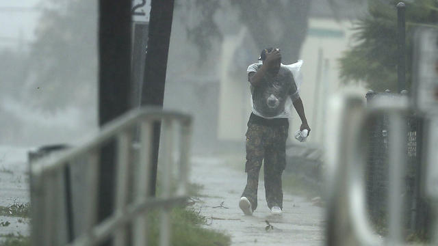 ההוריקן בפלורידה במהלך יום שישי (צילום: AP) (צילום: AP)