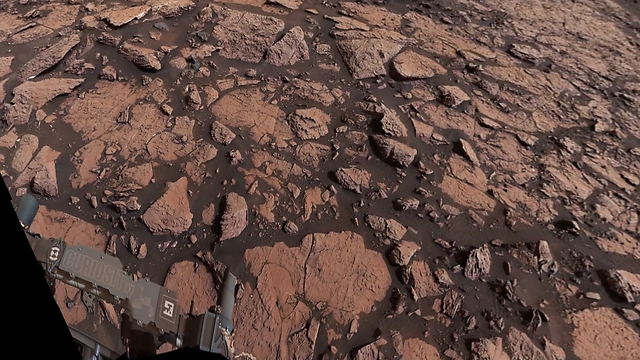 תמונה מרכב החלל קיוריוסטי במאדים (צילום: נאס"א) (צילום: נאס