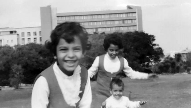 אני, ורד ואחינו הקטן יריב, בילדותנו (צילום: מתוך אלבום פרטי)