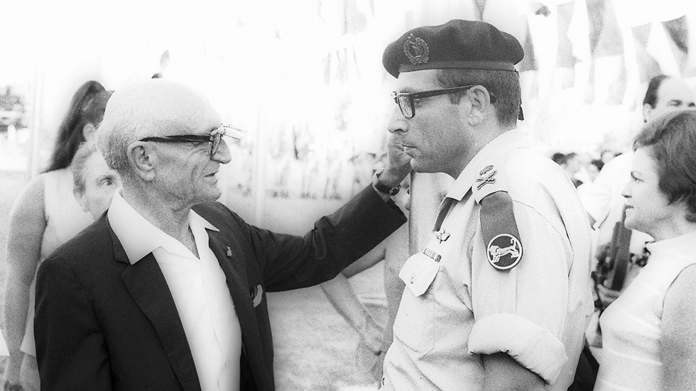 The IDF's first chief of staff Yaakov Dori with Maj. Gen. Rehavam Ze'evi at the opening of the IDF exhibition, 1968 (Photo: Dan Hadani, of the IPPA collection)
