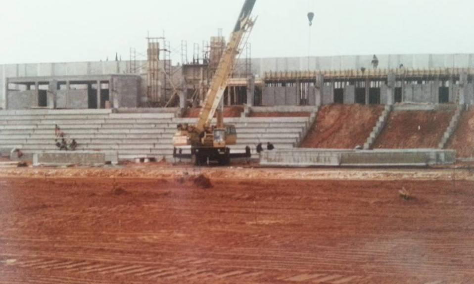 הקמת האצטדיון (צילום: פרטי)