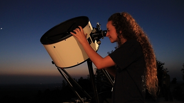 המצולמת לא השתתפה. הטלסקופ כן. דובסוני בקוטר 16 אינץ'  (צילום: הדובה הגדולה) (צילום: הדובה הגדולה)