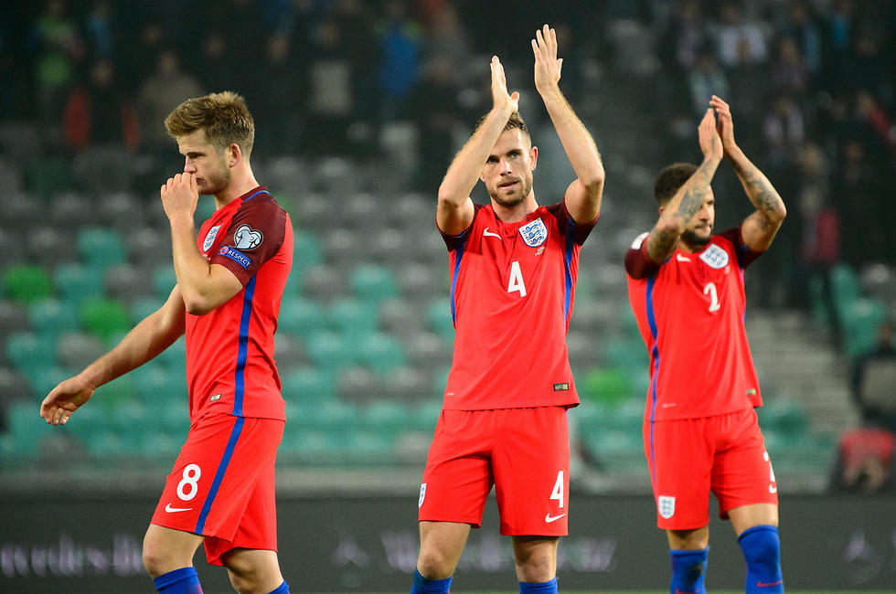 רק 0:0 מול סלובניה. השחקנים האנגלים בסיום (צילום: AFP) (צילום: AFP)