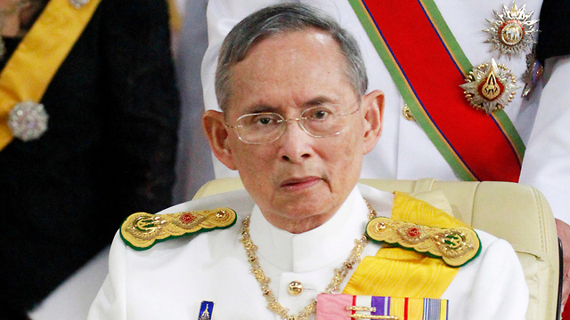 פומיפון אדוניאדט, מלך תאילנד (צילום: AP) (צילום: AP)