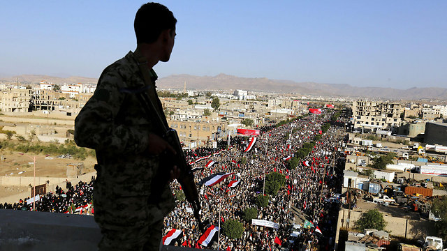 Shiite Houthis celebrate Ashura in Sana'a (Photo: EPA)