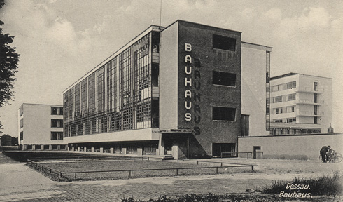 בית הספר ''באוהאוס'', שפעל 14 שנה, עד סגירתו ב-1933 (צילום: באדיבות מוזיאון תל אביב)
