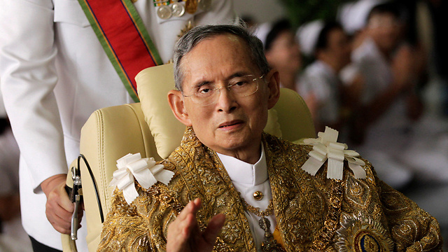 מלך תאילנד המנוח בומיבול אדוליאדג' (צילום: רויטרס) (צילום: רויטרס)