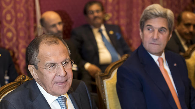 Russian Foreign Minister Sergei Lavrov (L) and US Secretary of State John Kerry (Photo: AP)