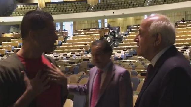 אבקסיס עם השגריר באו"ם ()