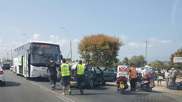 זירת התאונה היום ליד אלפי מנשה (צילום: מדברים תקשורת) (צילום: מדברים תקשורת)