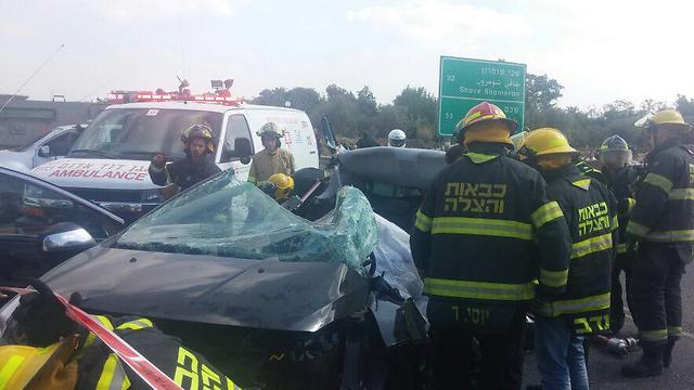 הרכב הפרטי לאחר התאונה הקשה (צילום: דוברות המשטרה) (צילום: דוברות המשטרה)