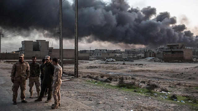 Iraqi oil fields on fire outside of Mosul (Photo: AFP)