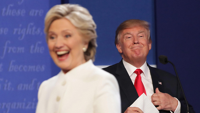 Clinton (L) and Trump during their third debate (Photo: AFP)