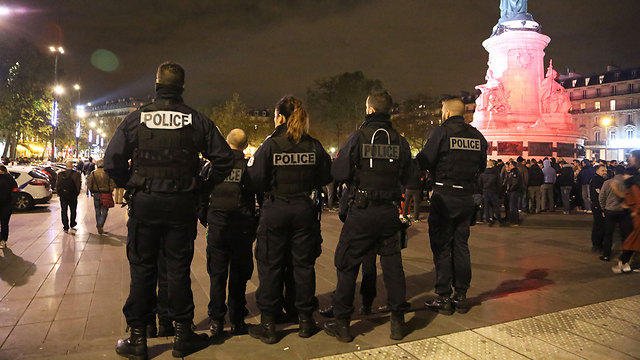 הפגנת שוטרים בכיכר הרפובליקה, פריז (צילום: MCT) (צילום: MCT)