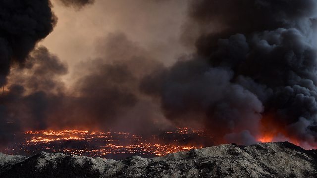 אפוקליפסה עכשיו. עשן שחור באזור מוסול (צילום: gettyimages) (צילום: gettyimages)