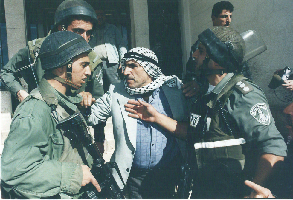 IDF troops in Hebron in the aftermath of Friedman's shooting attack in 1997 (Photo: Zoom 77) (צילום: זום 77)