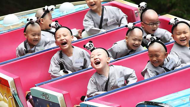 Children from a monastery in South Korea at an amusement park in Seoul (Photo: EPA)