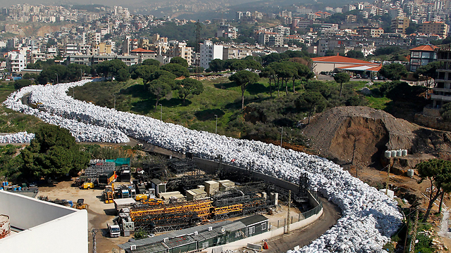 'Urban landfill' in Beirut suburb caused by closing of actual landfill (Photo: EPA)