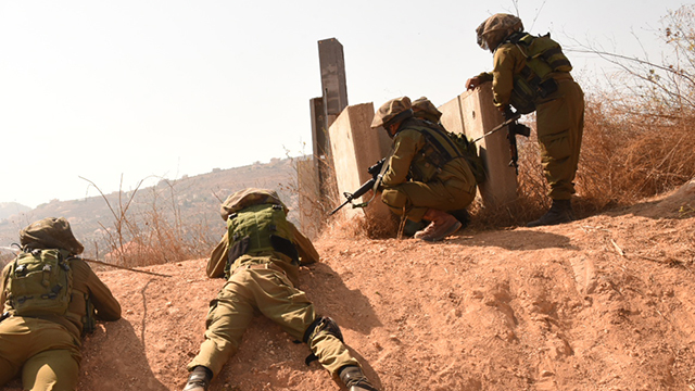 חיילי צה"ל בגבול, היום (צילום: אביהו שפירא) (צילום: אביהו שפירא)