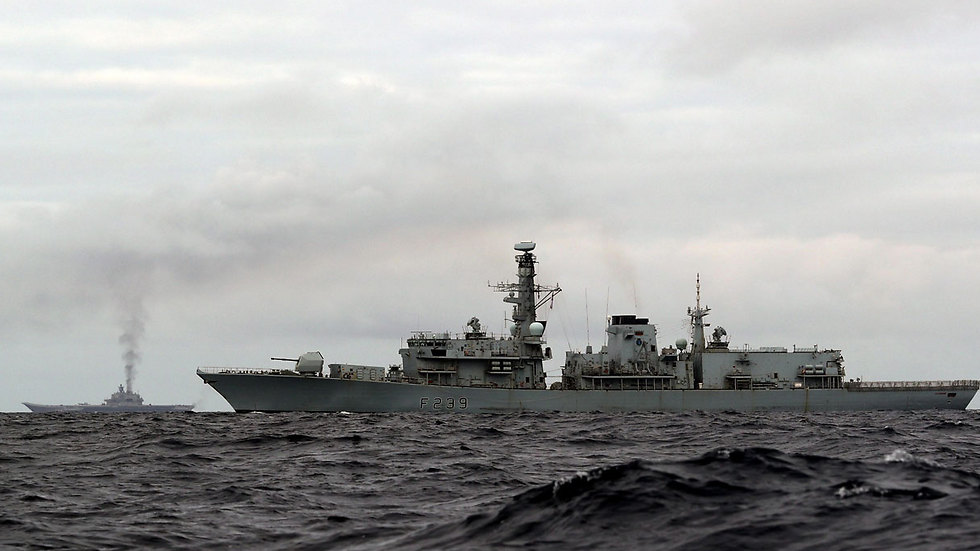 נושאת המטוסים אדמירל קוזניצוב בים הצפוני (צילום: EPA / PO(Phot) DEZ WADE ) (צילום: EPA / PO(Phot) DEZ WADE )
