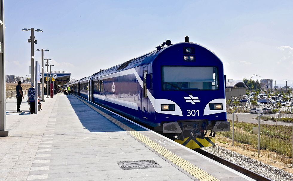 Поезд на линии Хайфа - Бейт-Шеан. Фото: Шарон Цур