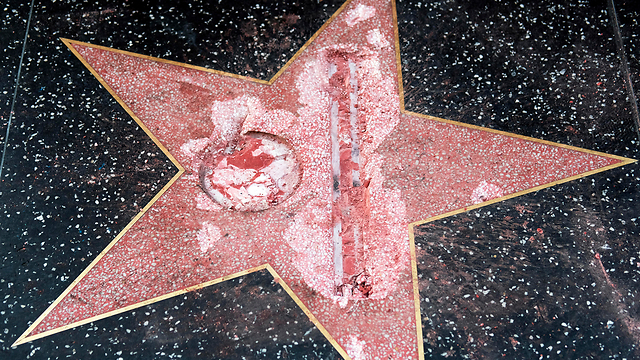 הכוכב שהושחת בשדרת הכוכבים בהוליווד (צילום: AP) (צילום: AP)