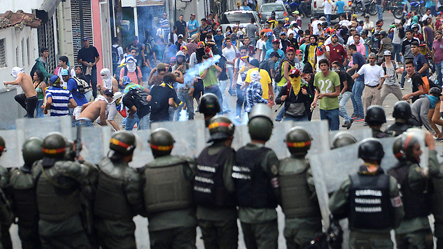 Venezuelan protest during the collapse (Photo: Reuters)