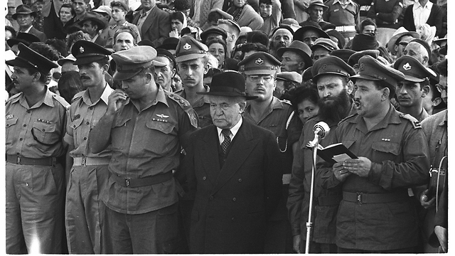 Давид Бен-Гурион и командиры ЦАХАЛа на поминальной церемонии на горе Герцля в Иерусалиме. 1950-е годы. Фото: Давид Рубингер, архив "Едиот ахронот"