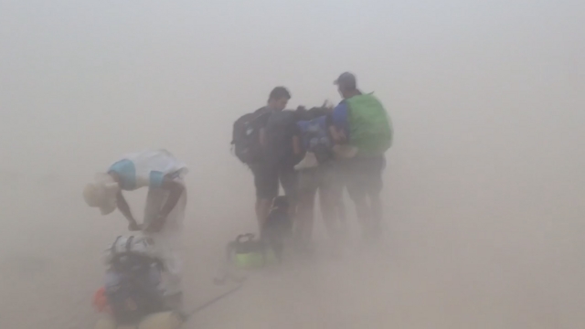 Hikers trapped in a sandstorm (Photo: Nadav Dagan)