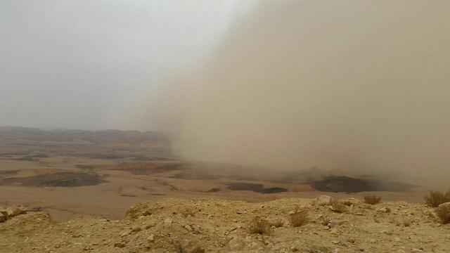 Sandstorm in the Ramon Crater (Photo: Tal Pollack)