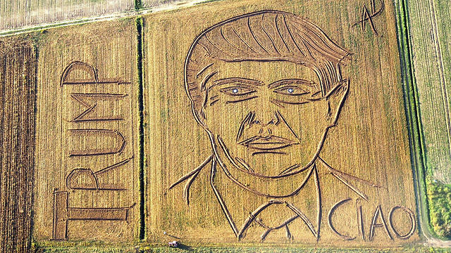 צ'או, טראמפ. הדיוקן בשדה התירס (צילום: AP) (צילום: AP)