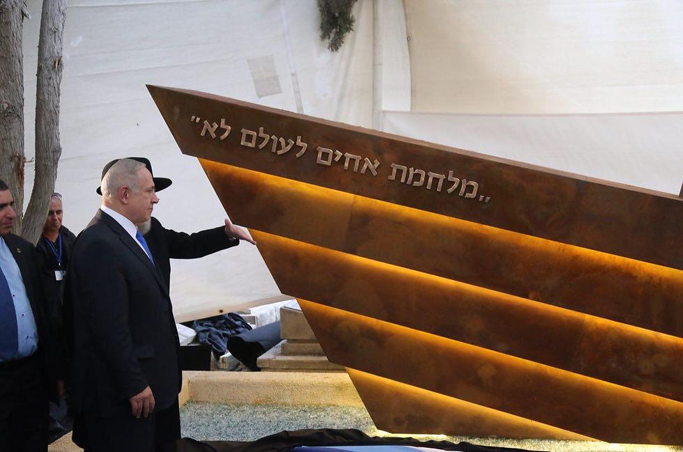 Netanyahu at the Altalena monument in Tel Aviv (Photo: Motti Kimchi)