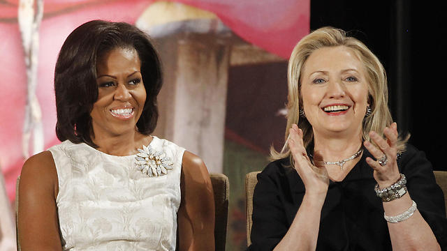 Обама и Клинтон - подруги и экс-первые леди. Фото: АР