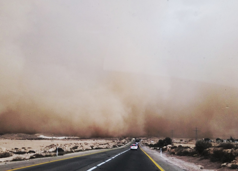 גשמים וסופת חול במצפה רמון (צילום: מרינה שייניס) (צילום: מרינה שייניס)