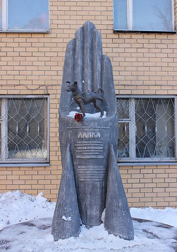 אנדרטה במוסקבה לזכרה של לייקה (צילום: מתוך ויקיפדיה)