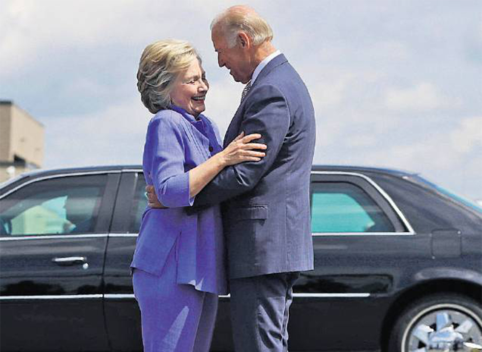 ביידן עם הילרי קלינטון. במפלגה הדמוקרטים בטוחים: הוא היה מנצח ב-2016 (צילום: AP) (צילום: AP)