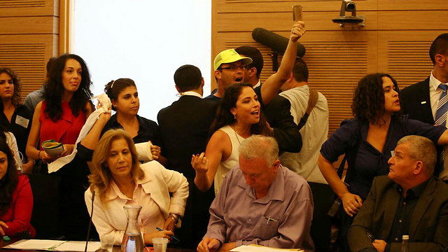 Northern residents voice their anger during Finance Committee meeting (Photo: Ohad Zwigenberg)