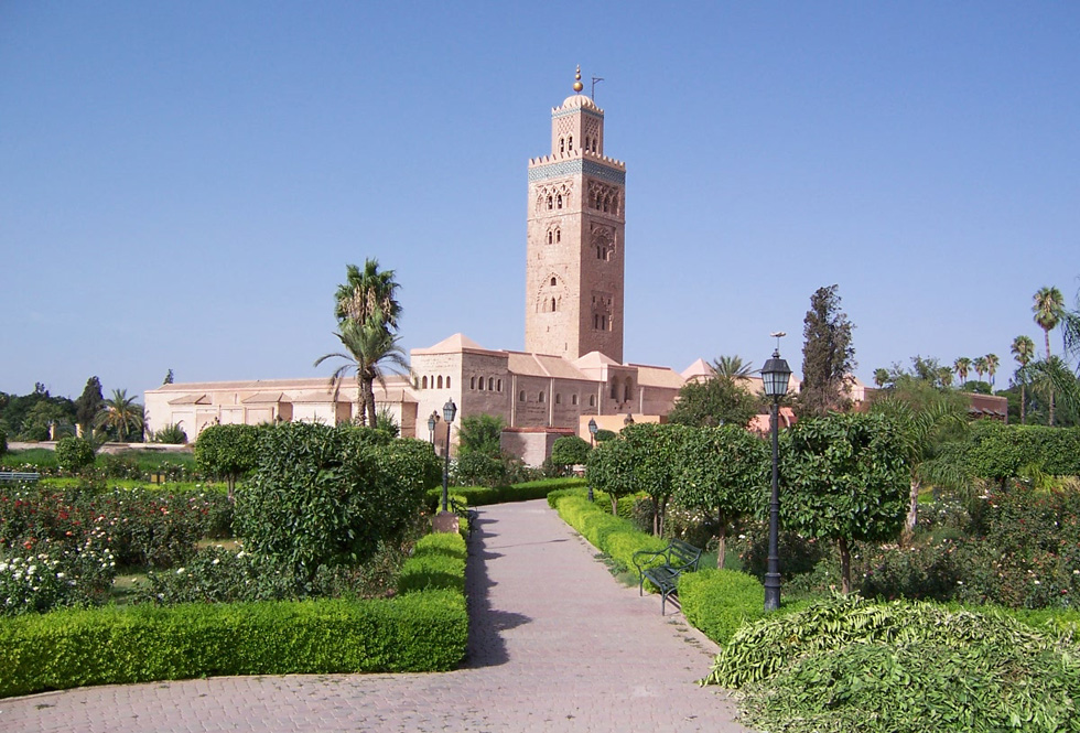 מסגד קוטוביה, המסגד הגדול בעיר, הוקם לפני 800 השנה. הצריח מתנשא לגובה של כ-77 מטרים ומהווה את הנקודה הגבוהה ביותר בעיר. אסור לבנות גבוה ממנו (צילום: Daniel Csörföly, cc)