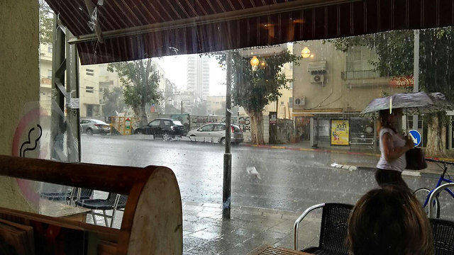 Rain in Masaryk Circle, Tel Aviv (Photo: Oren Rice)