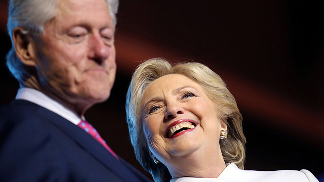 ביל והילרי קלינטון במרוץ לנשיאות ב-2016. "הייתה חקירה, זה נגמר נכון" (צילום: רויטרס) (צילום: רויטרס)