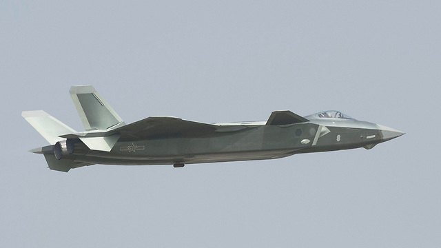 צ'נגדו J-20 במפגן האווירי (צילום: EPA) (צילום: EPA)